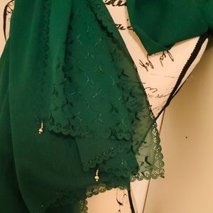 💚🍀Gorgeous Green Scarf / Wrap
